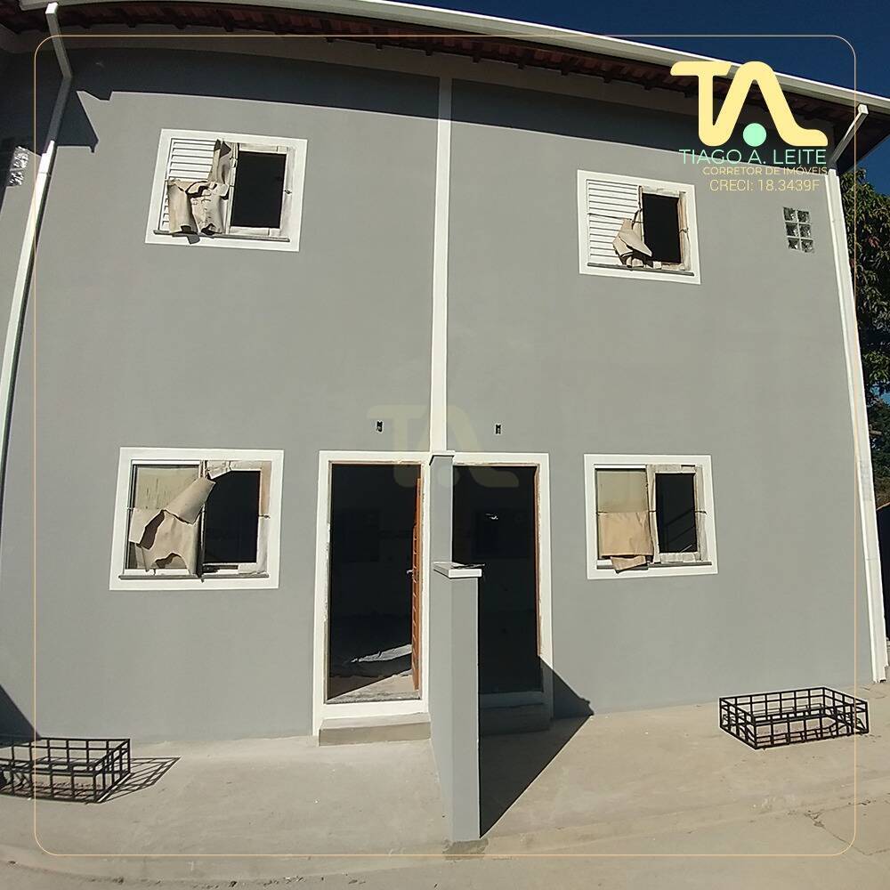 Casa à venda com 2 quartos, 75m² - Foto 2