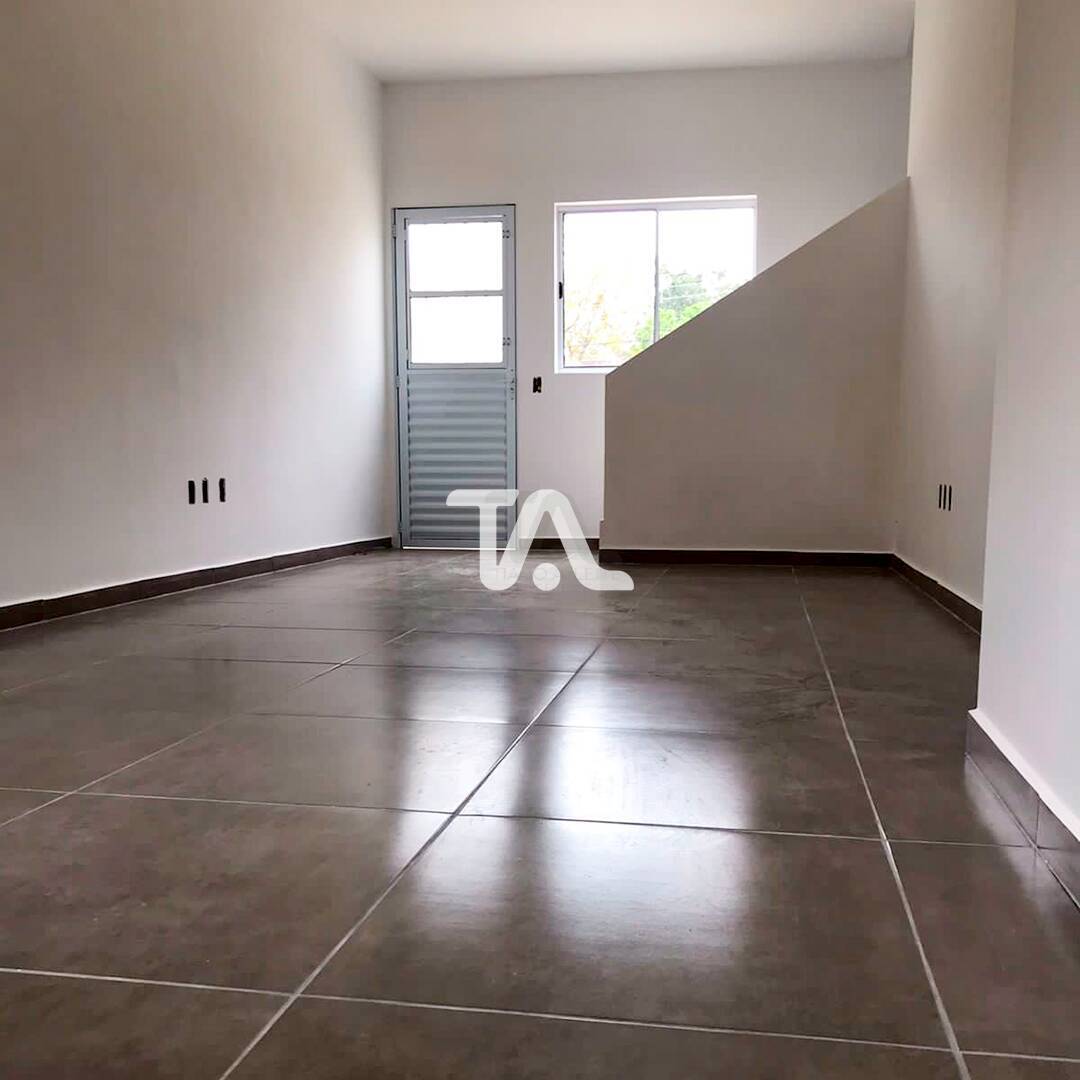 Casa à venda com 2 quartos, 65m² - Foto 4