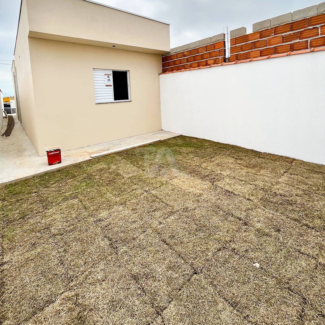 Casa à venda com 2 quartos, 55m² - Foto 1