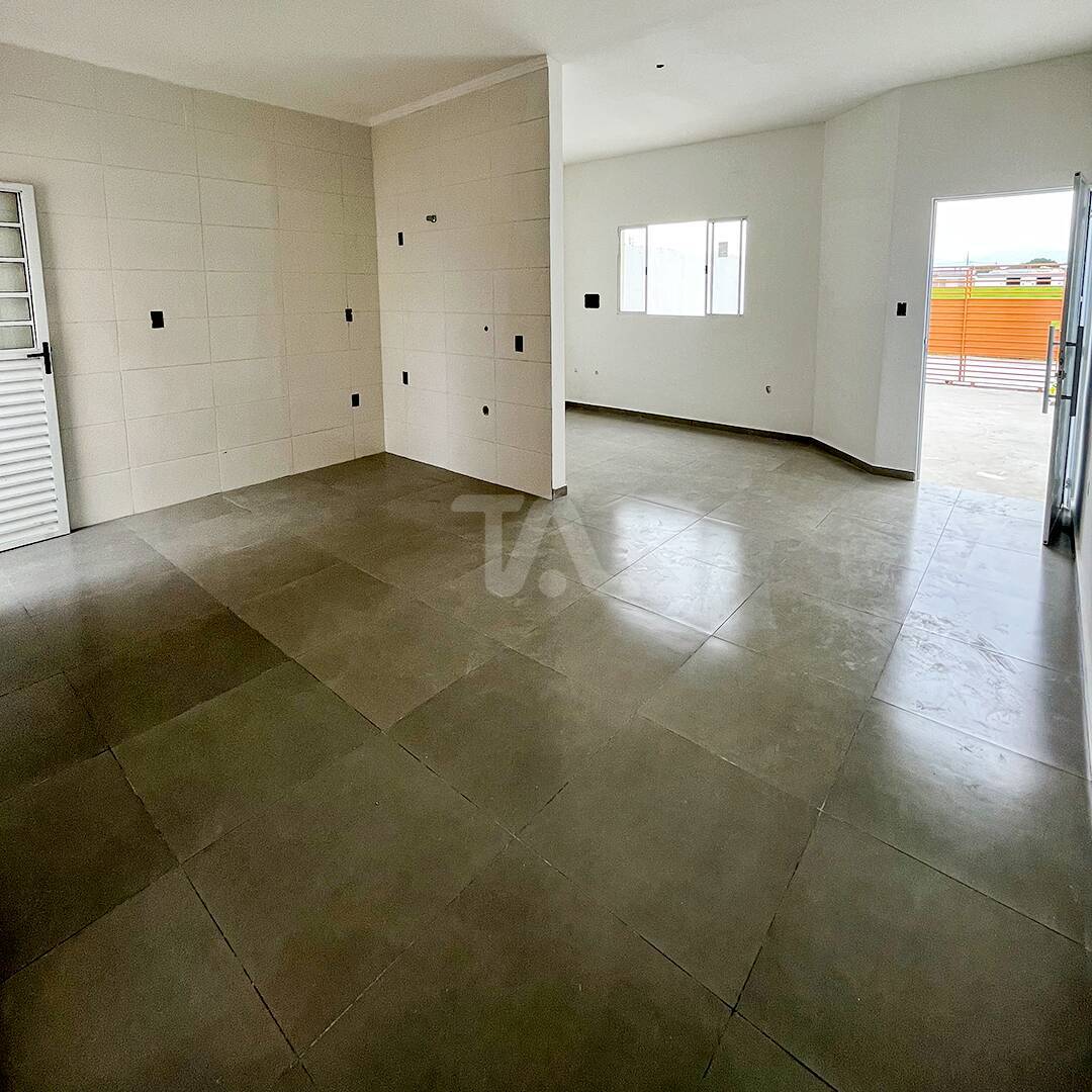 Casa à venda com 2 quartos, 77m² - Foto 1