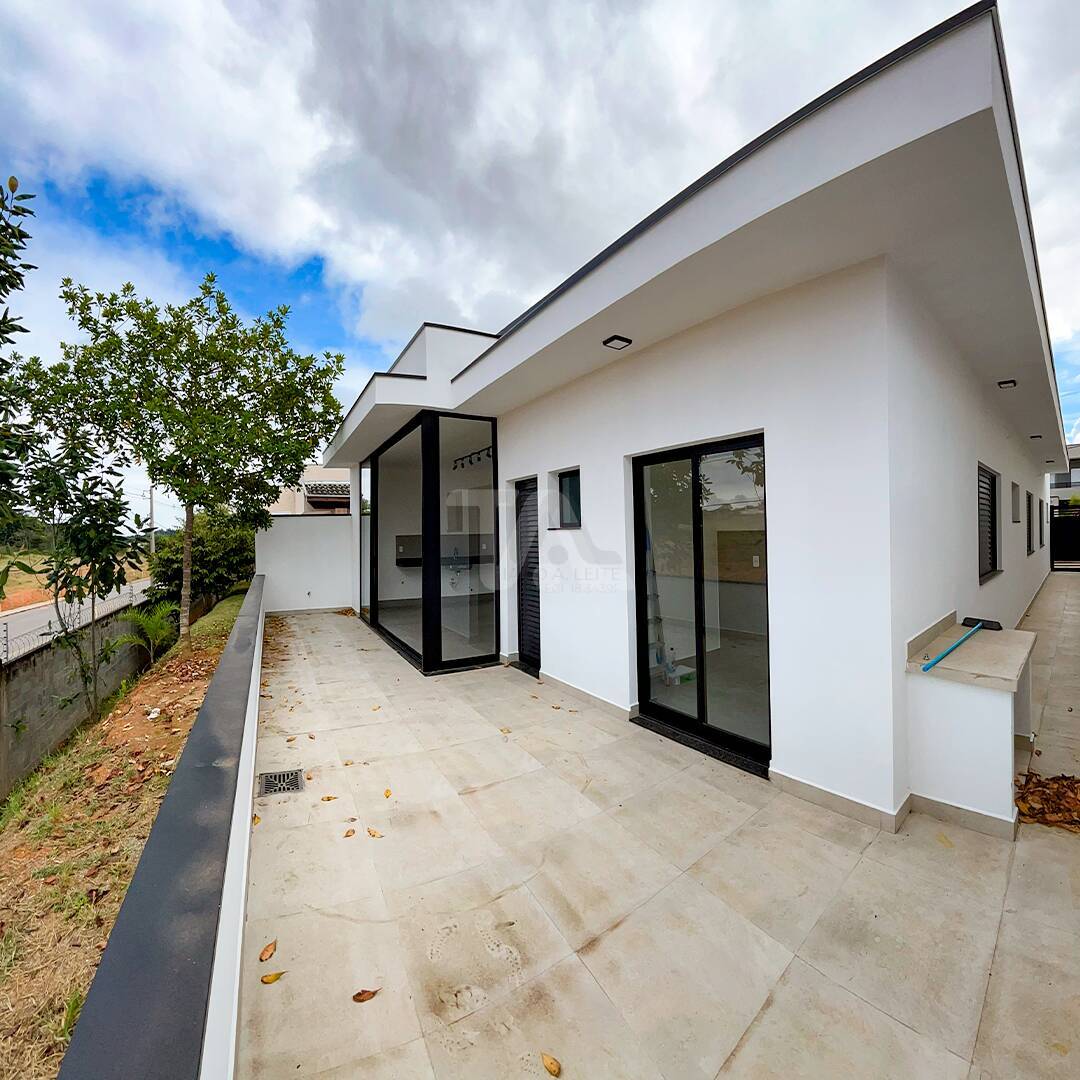 Casa à venda e aluguel com 3 quartos, 150m² - Foto 2