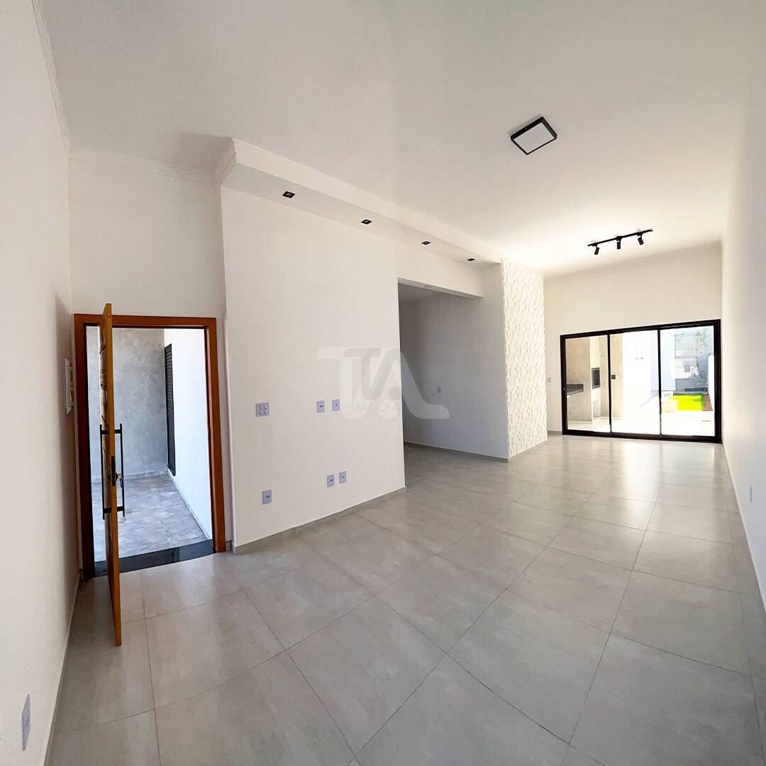 Casa à venda com 3 quartos, 126m² - Foto 1