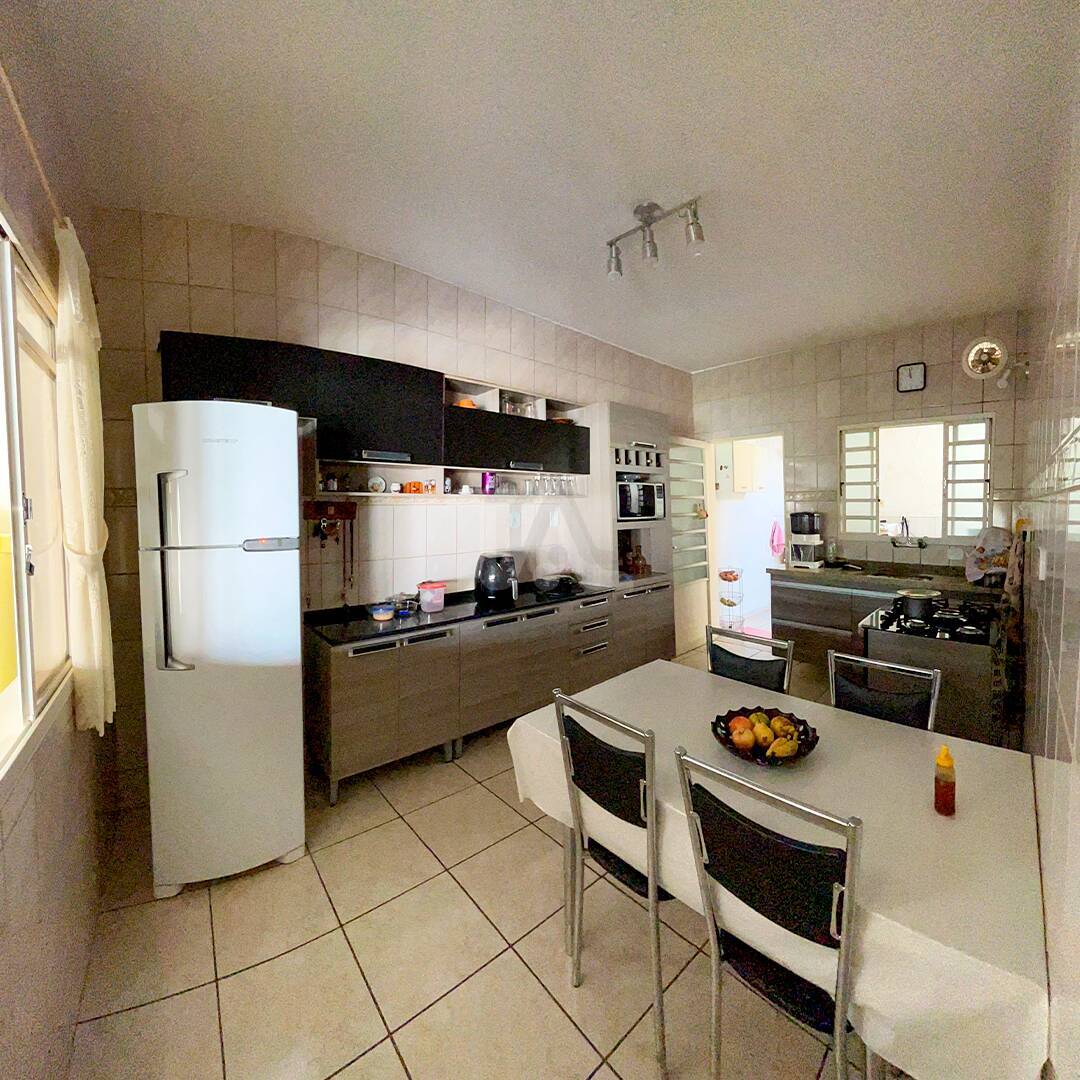 Casa à venda com 3 quartos, 200m² - Foto 5