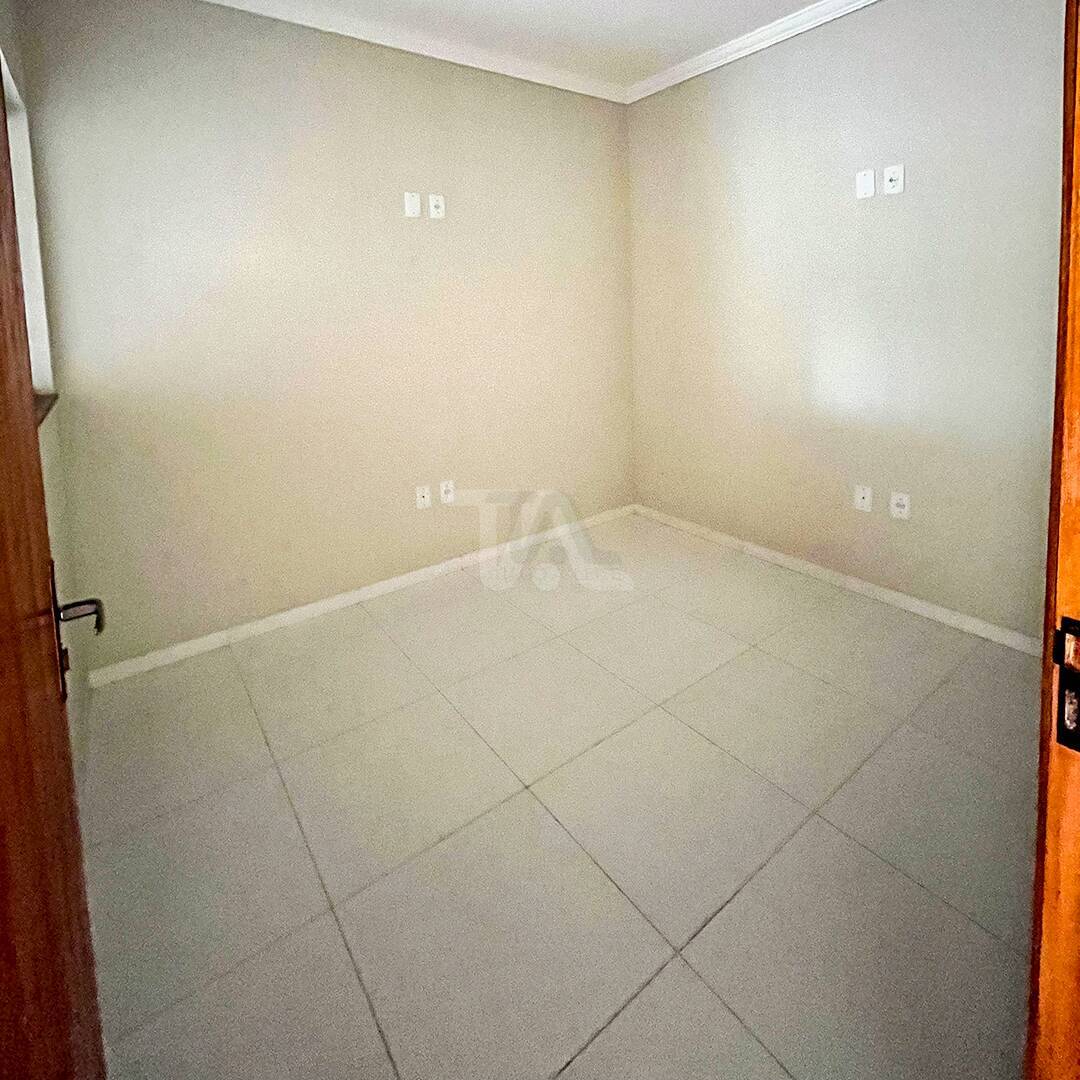 Casa à venda com 2 quartos, 60m² - Foto 5