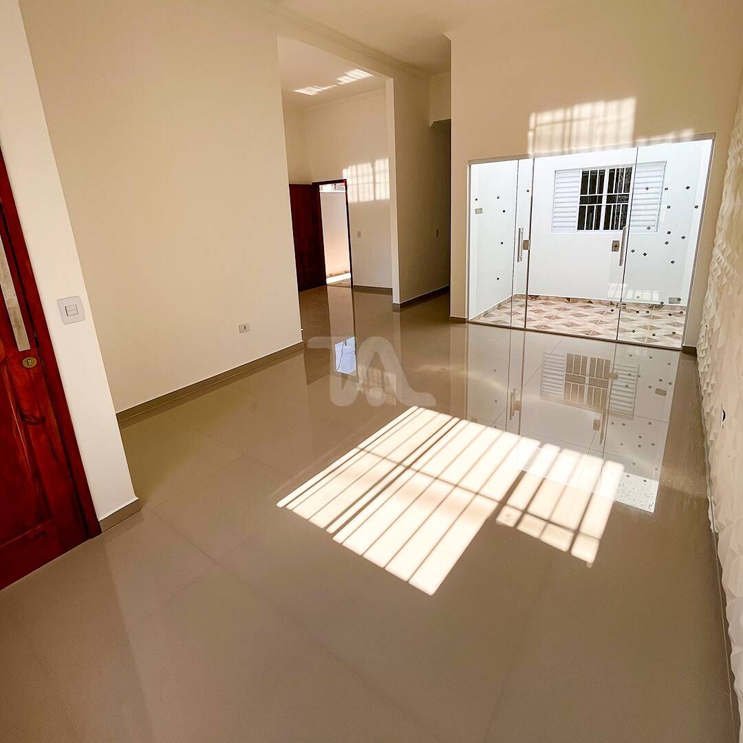 Casa à venda com 3 quartos, 96m² - Foto 1