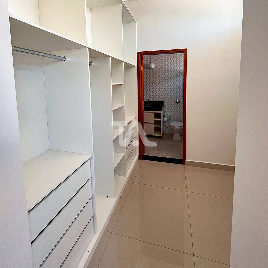 Casa à venda com 3 quartos, 220m² - Foto 13