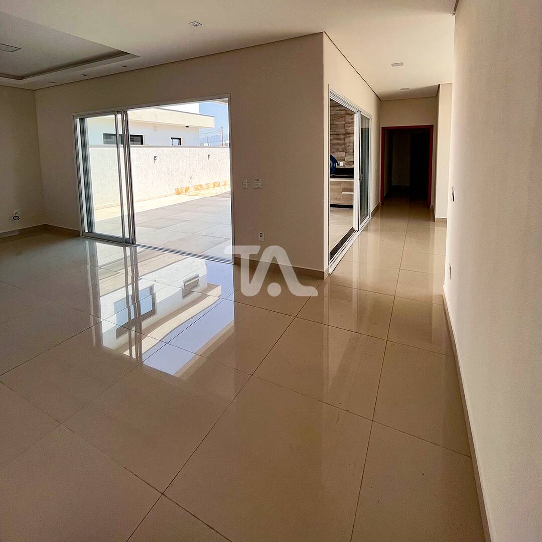 Casa à venda com 3 quartos, 220m² - Foto 3