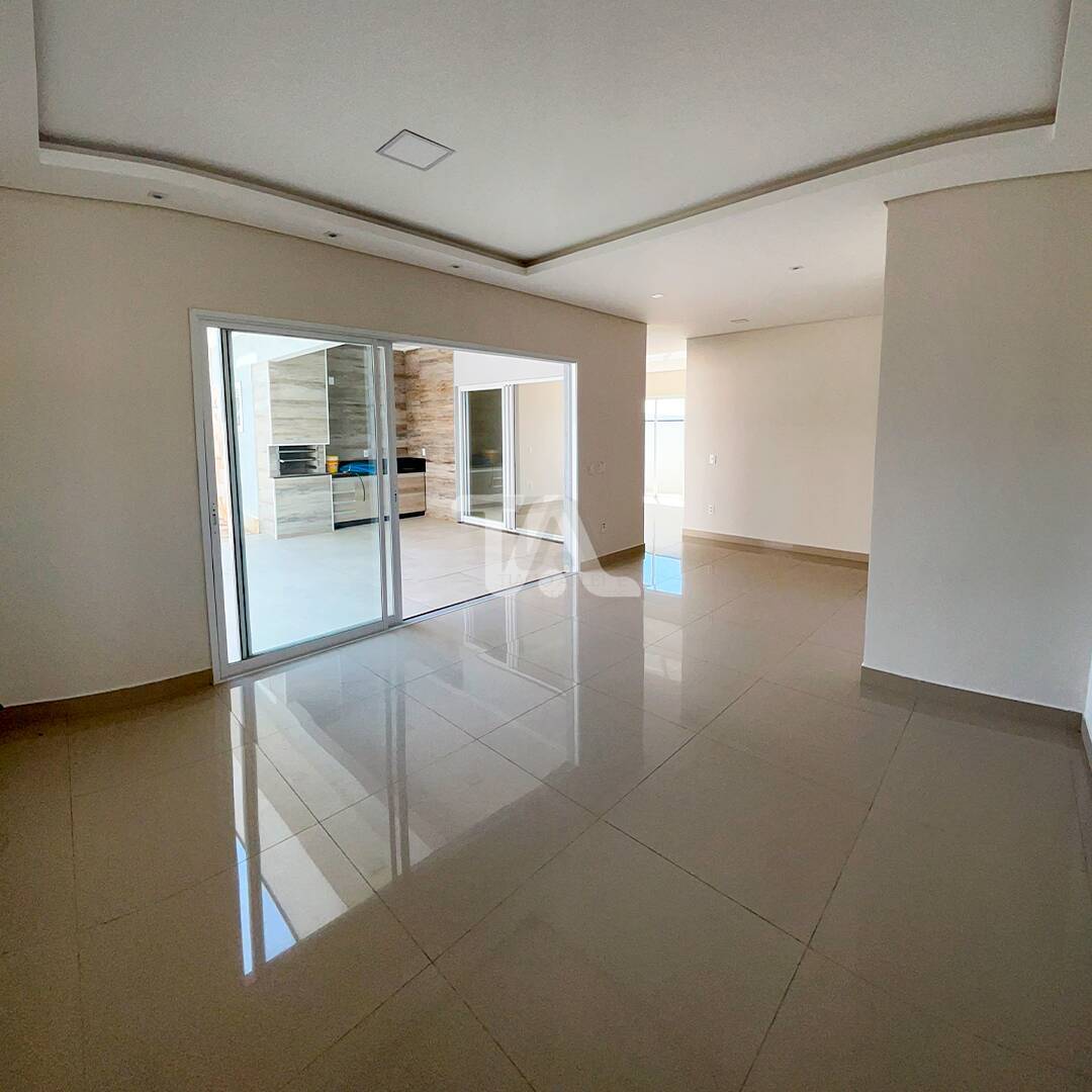 Casa à venda com 3 quartos, 220m² - Foto 4