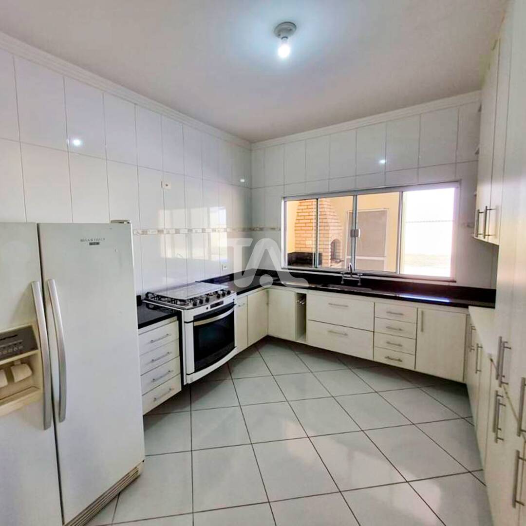 Casa à venda com 3 quartos, 200m² - Foto 8