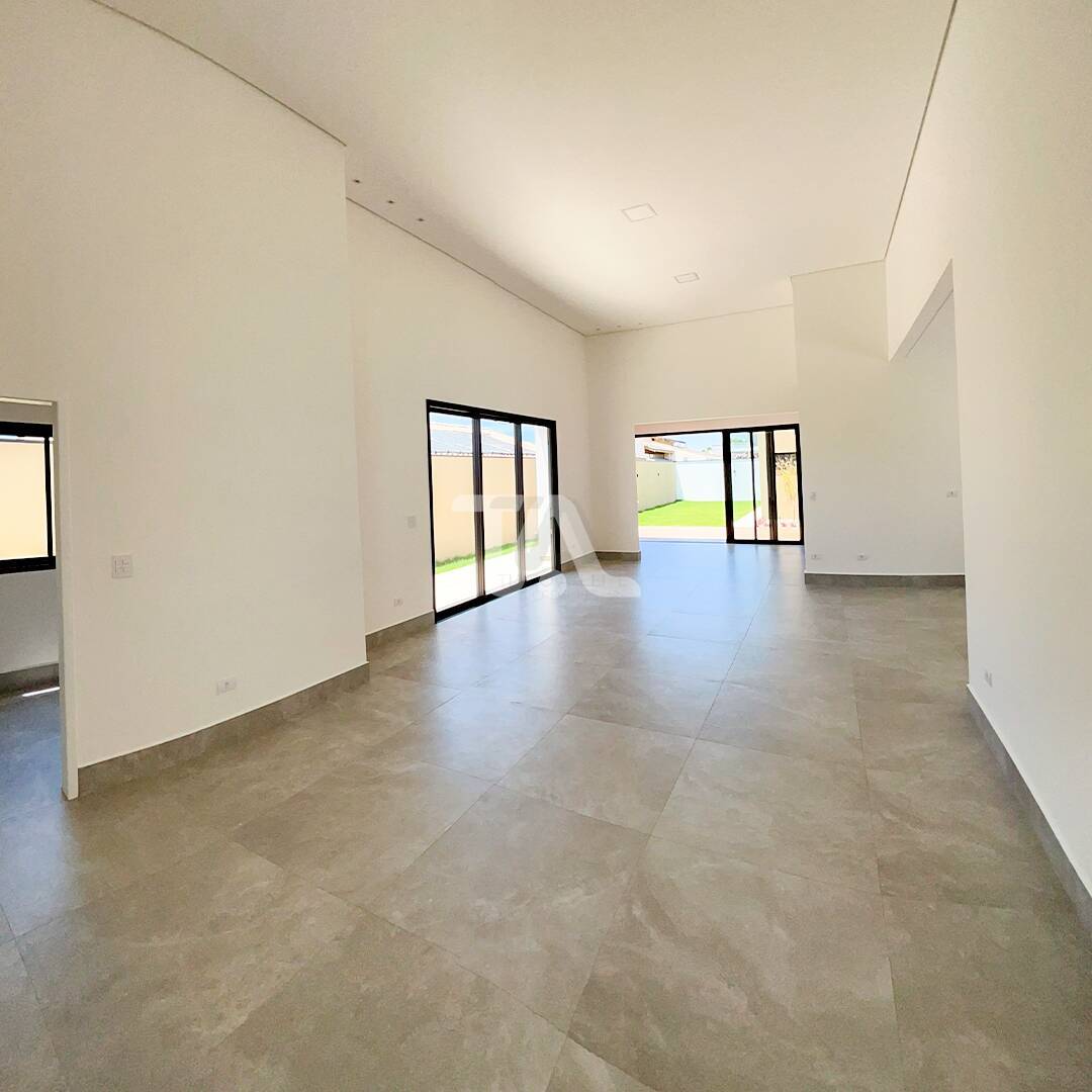 Casa à venda e aluguel com 3 quartos, 205m² - Foto 3