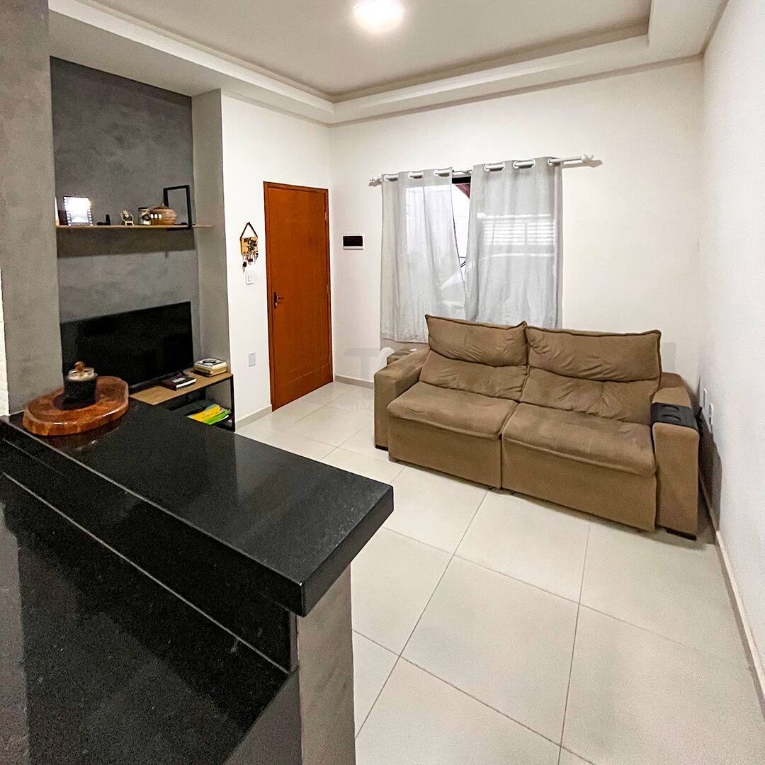 Casa à venda com 2 quartos, 69m² - Foto 1