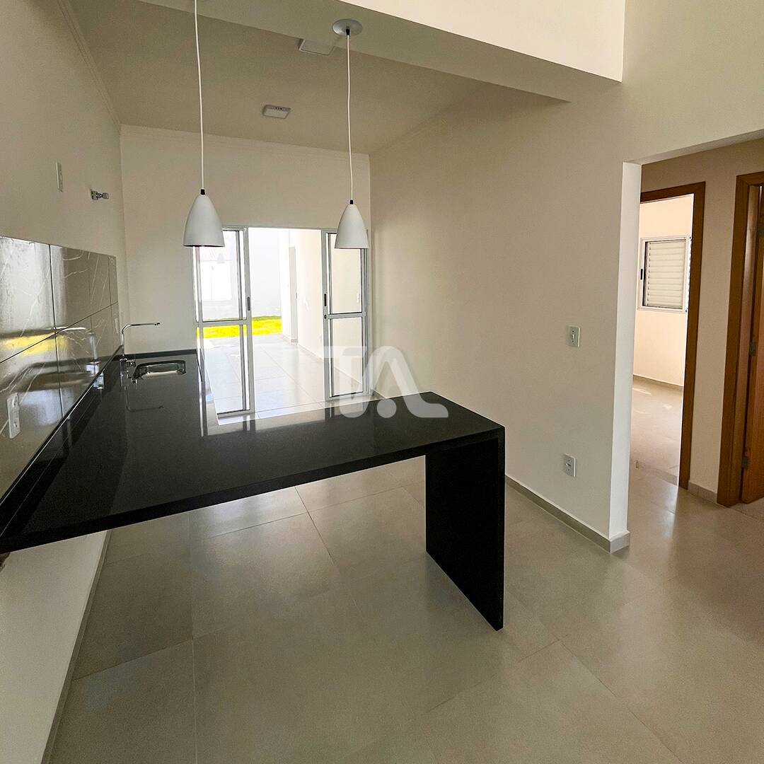 Casa à venda com 3 quartos, 100m² - Foto 2