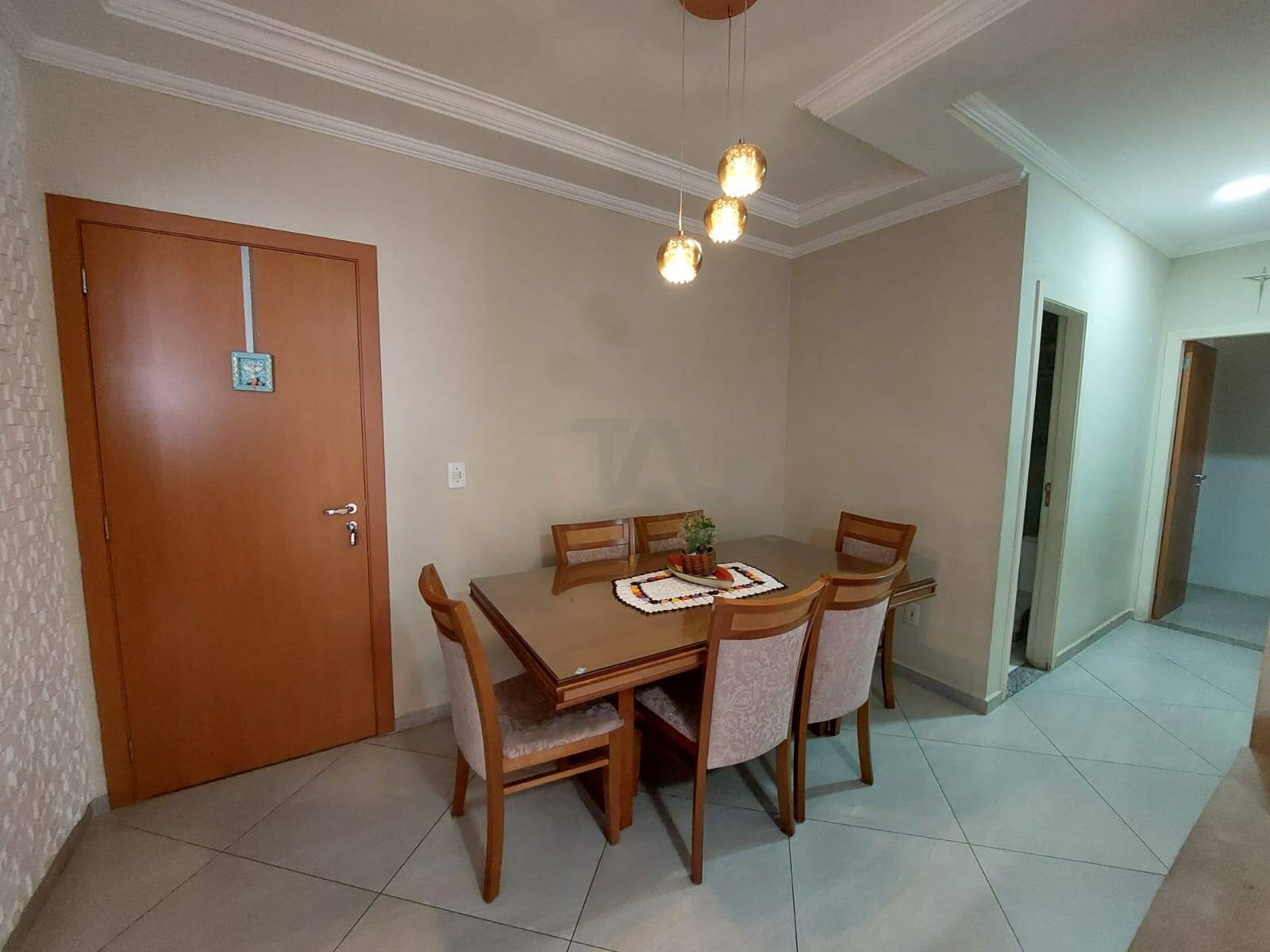 Apartamento à venda com 2 quartos, 66m² - Foto 2