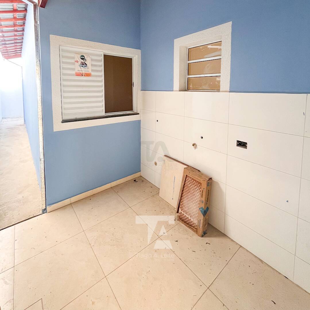 Casa à venda com 2 quartos, 68m² - Foto 3