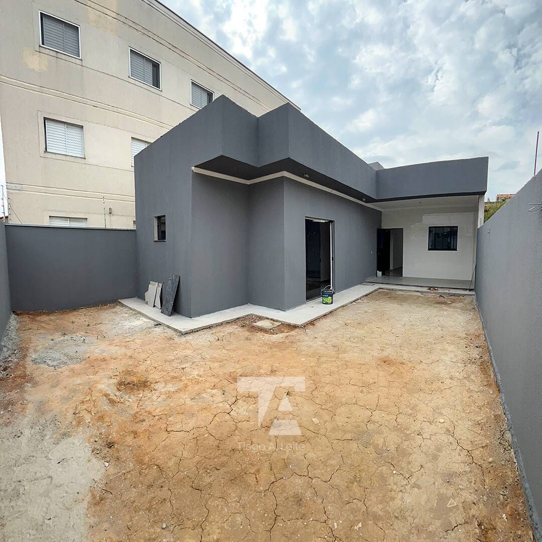 Casa à venda com 3 quartos, 90m² - Foto 1