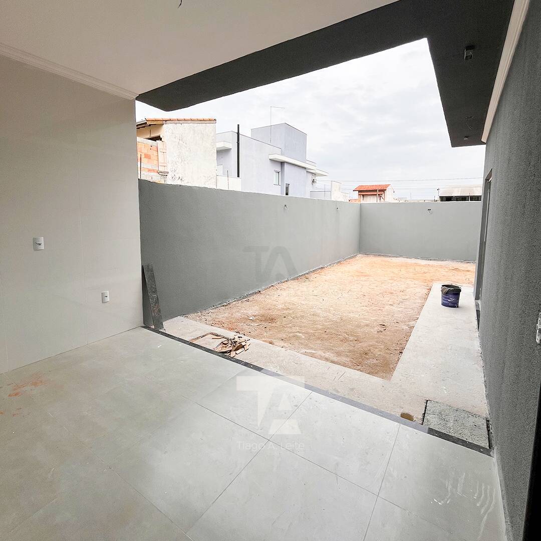 Casa à venda com 3 quartos, 90m² - Foto 2