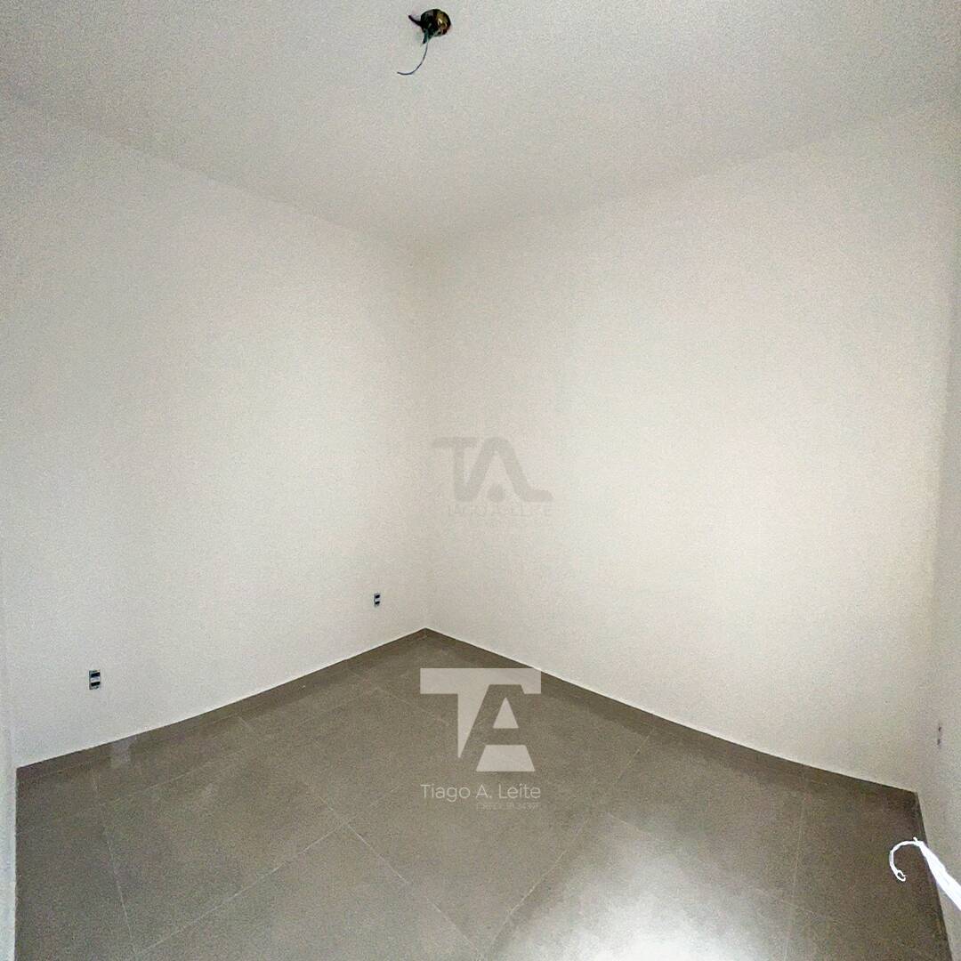 Casa à venda com 3 quartos, 90m² - Foto 4