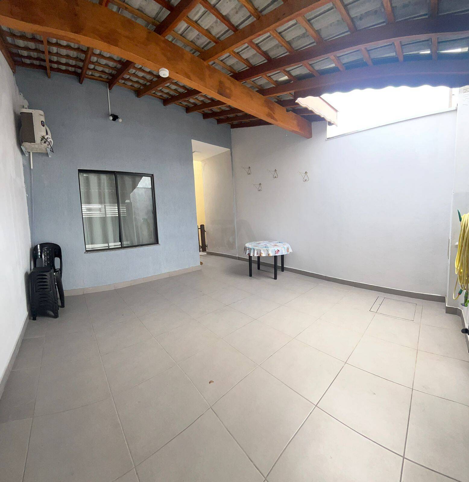 Casa à venda com 2 quartos, 69m² - Foto 2