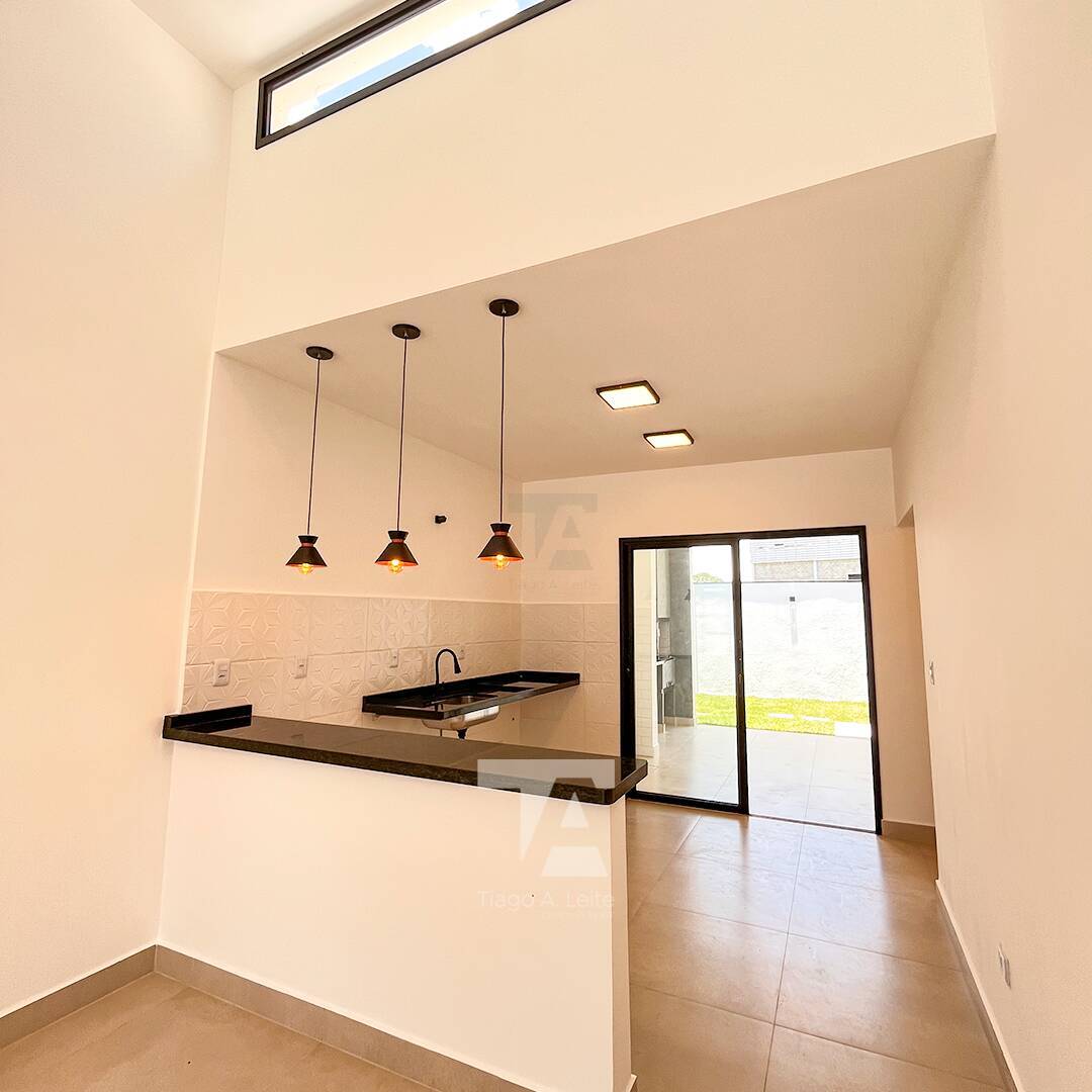 Casa à venda com 3 quartos, 86m² - Foto 4