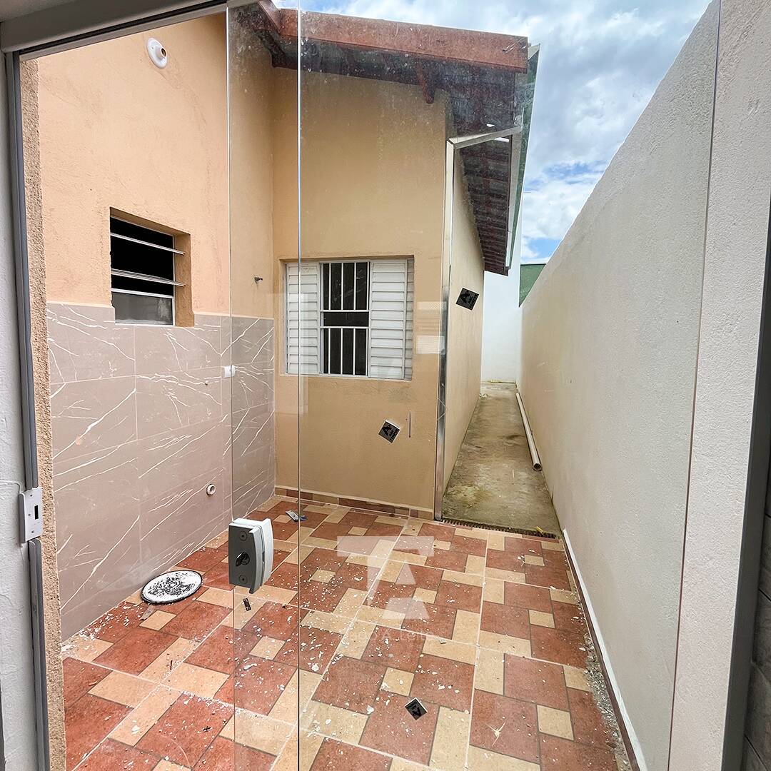 Casa à venda com 2 quartos, 65m² - Foto 2