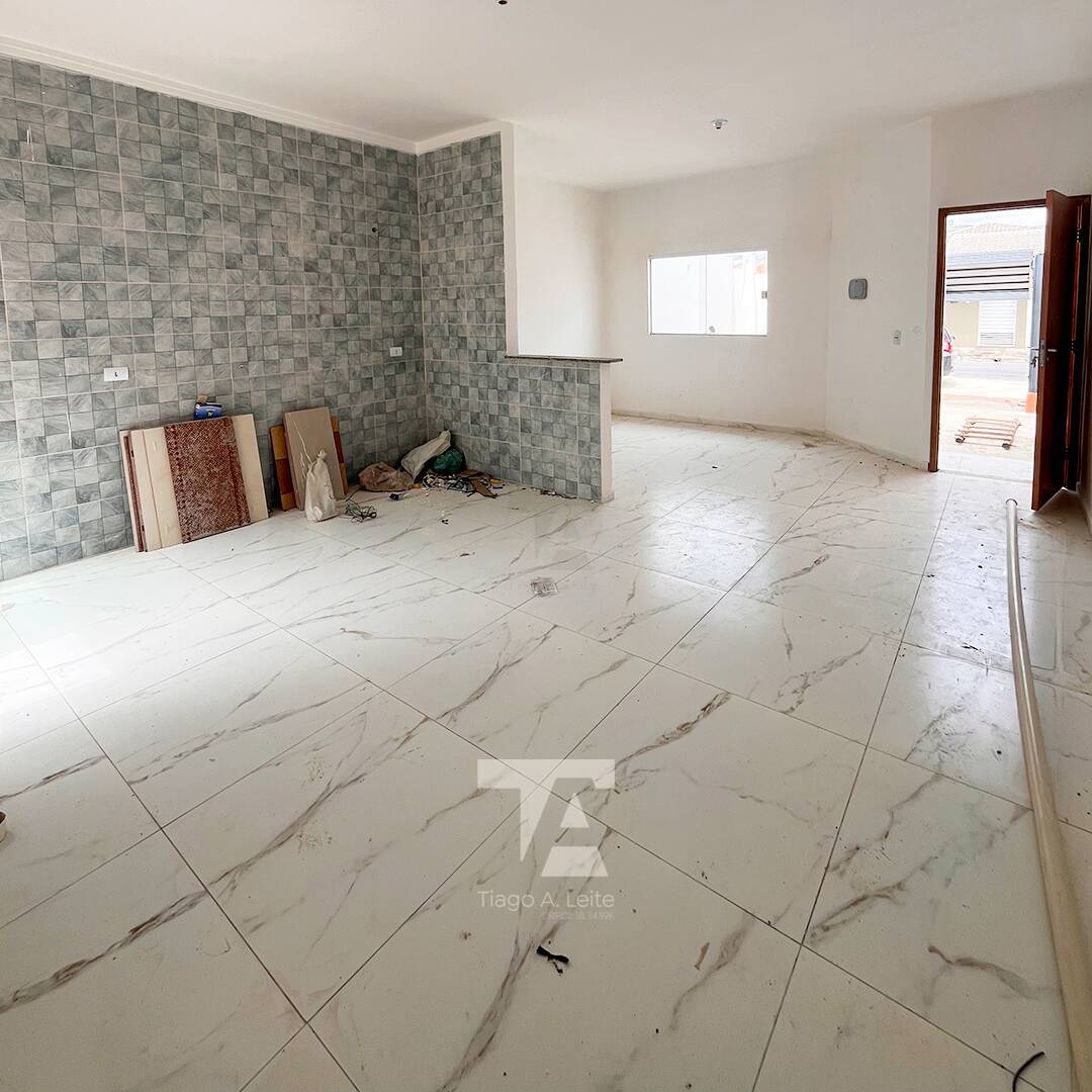 Casa à venda com 2 quartos, 65m² - Foto 1